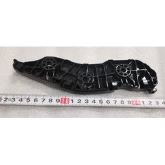 Левый кронштейн переднего бампера SC3E-2803311
