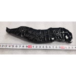 Левый кронштейн переднего бампера SC3E-2803311
