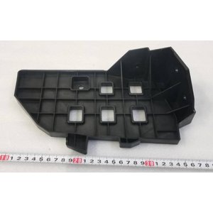 Нижний правый опорный кронштейн заднего бампера в сборе SC3E-2804430